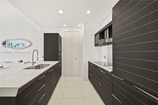 $8,000 | 200 Biscayne Blvd Way, Unit 5009, Miami, FL 33131