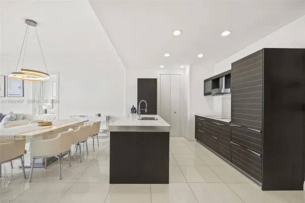 $8,000 | 200 Biscayne Blvd Way, Unit 5009, Miami, FL 33131