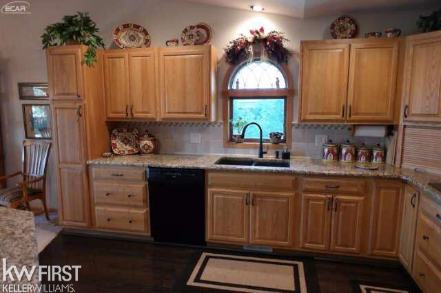 10169 Carmer Road Fenton, MI 48430 - Photo 9 of 49 21202203-8.JPG