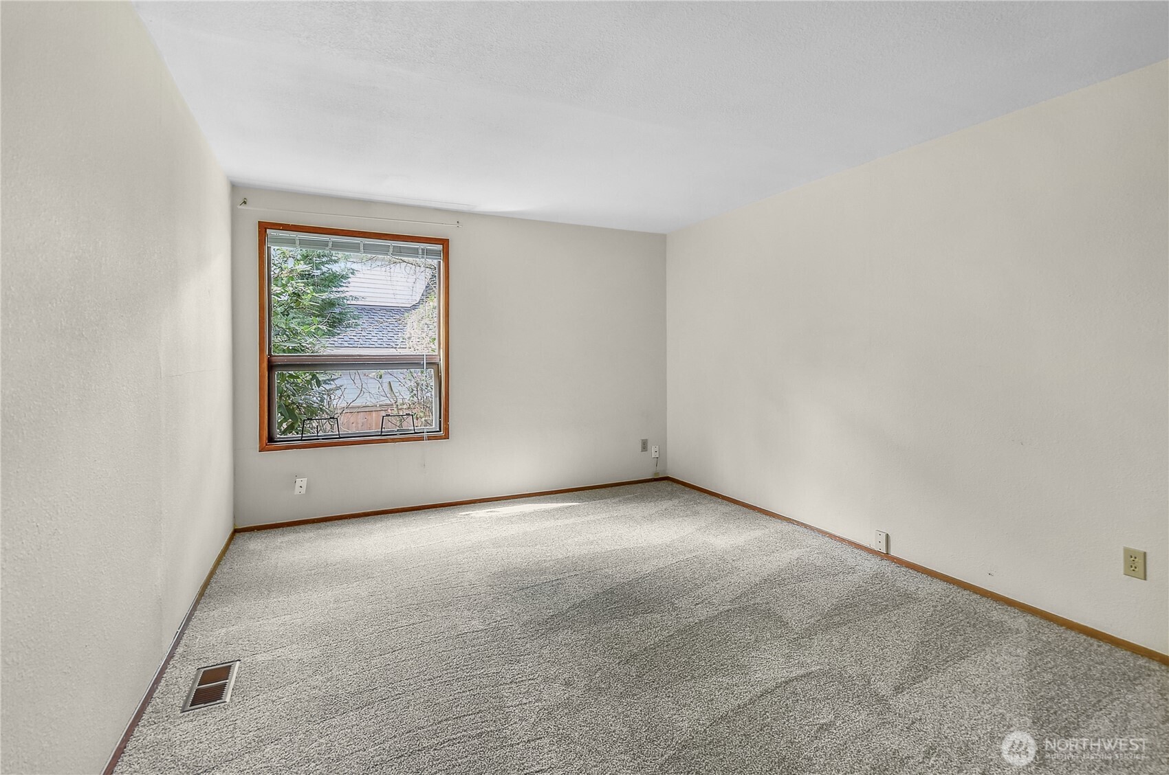 16901 Southeast 45th Street Bellevue, WA 98006 - Photo 18 of 29 an empty room with windows