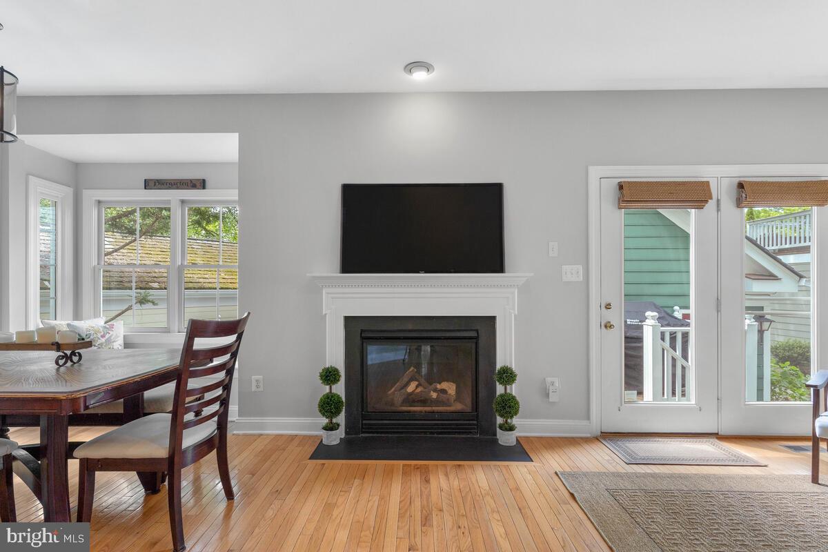 204 Hart Road Gaithersburg, MD 20878 - Photo 10 of 67 Gas Fireplace in Family Room