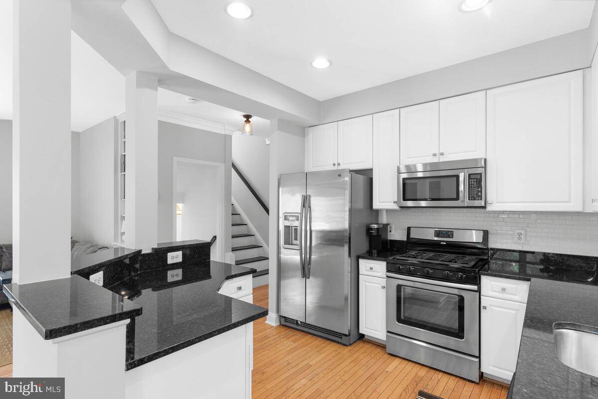 204 Hart Road Gaithersburg, MD 20878 - Photo 16 of 67 Kitchen