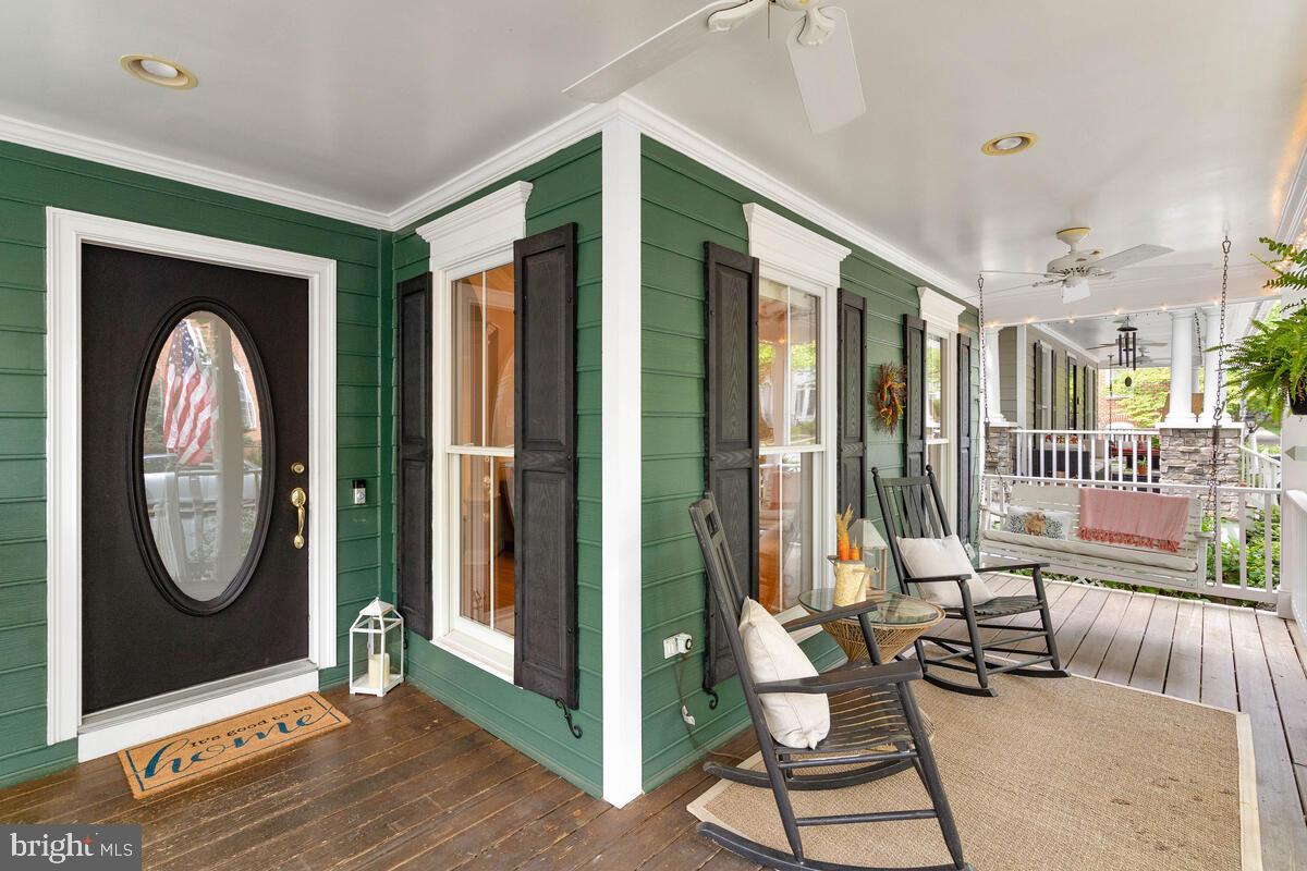 204 Hart Road Gaithersburg, MD 20878 - Photo 3 of 67 Welcoming Front Porch