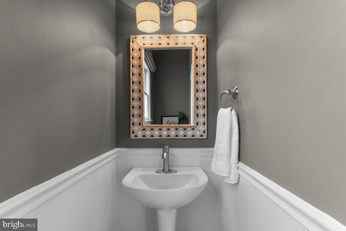 204 Hart Road Gaithersburg, MD 20878 - Photo 22 of 67 Powder Room
