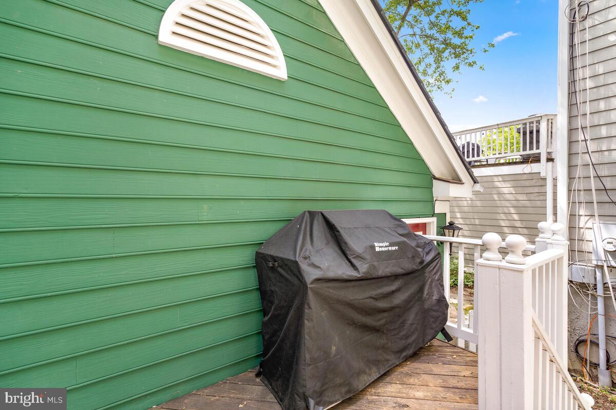 204 Hart Road Gaithersburg, MD 20878 - Photo 43 of 67 Rear Deck