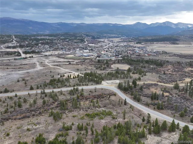 a view of a dry field
