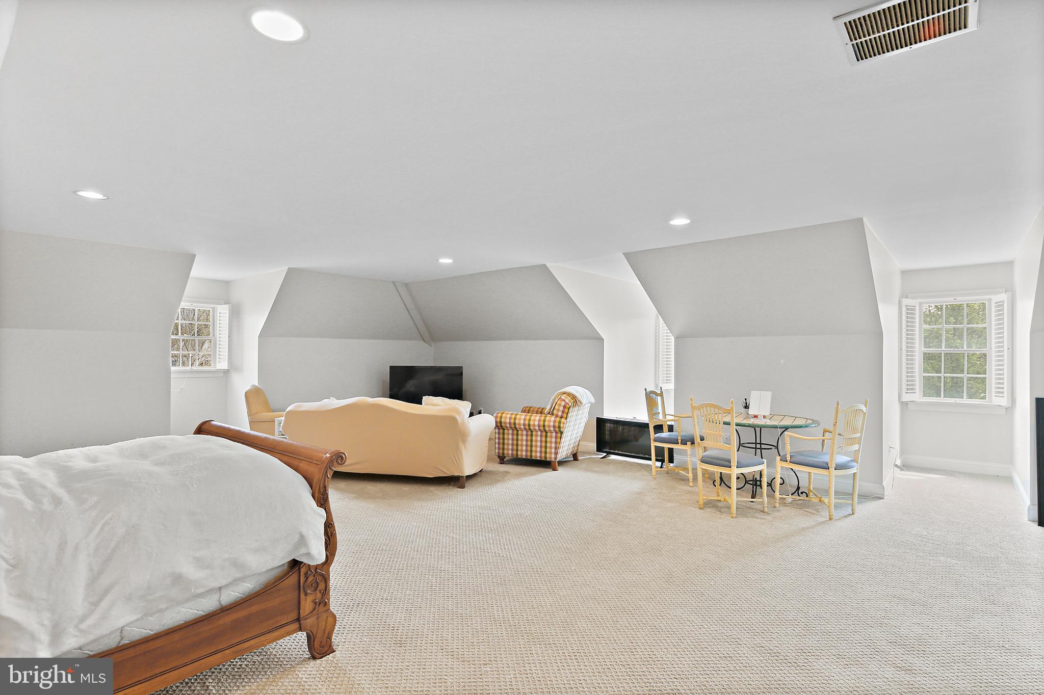 505 Pond View Lane Hunt Valley, MD 21030 - Photo 53 of 79 Third level bedroom with attached bath