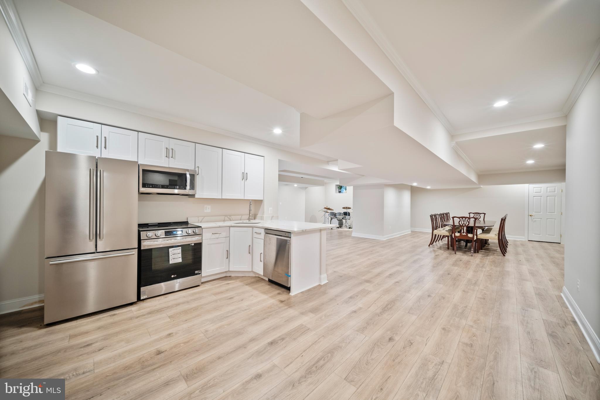 505 Pond View Lane Hunt Valley, MD 21030 - Photo 57 of 79 Lower level full kitchen and dining area