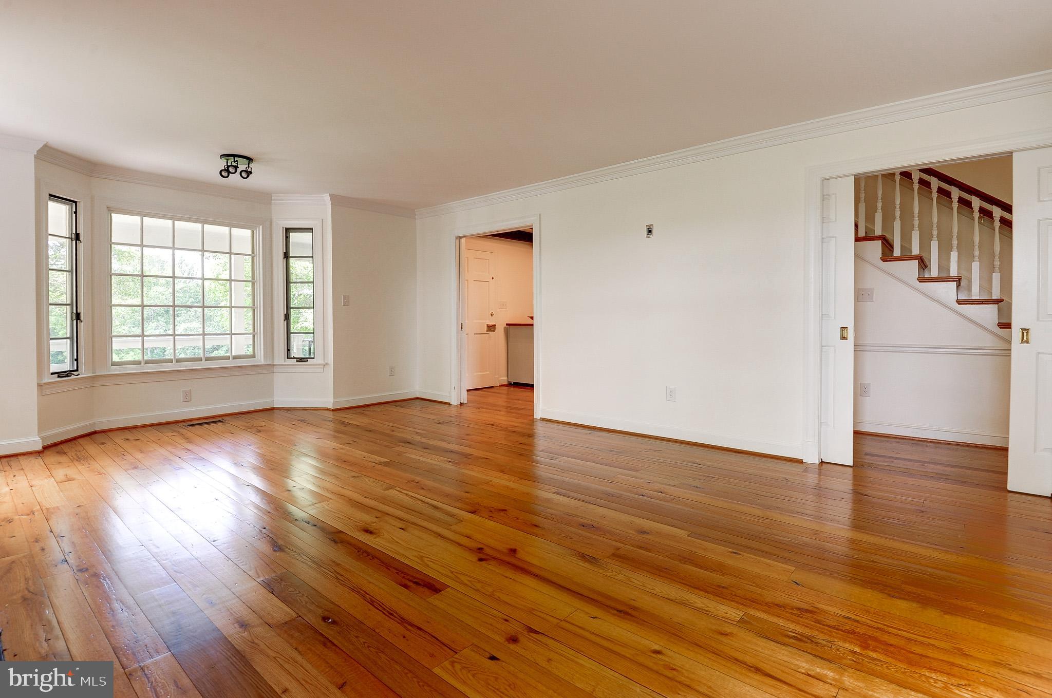 20760 Unison Road Round Hill, VA 20141 - Photo 16 of 47 Living Room /Family Room
