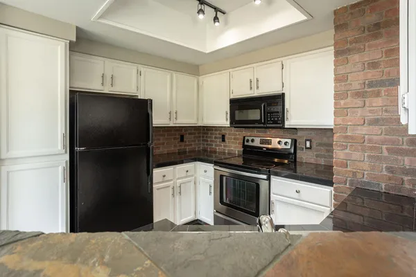 $1,800 | 9451 East Becker Lane, Unit 2024, Scottsdale, AZ 85260