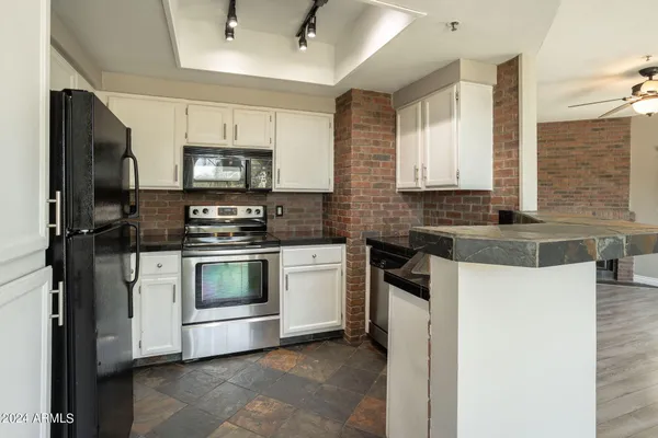 $1,800 | 9451 East Becker Lane, Unit 2024, Scottsdale, AZ 85260