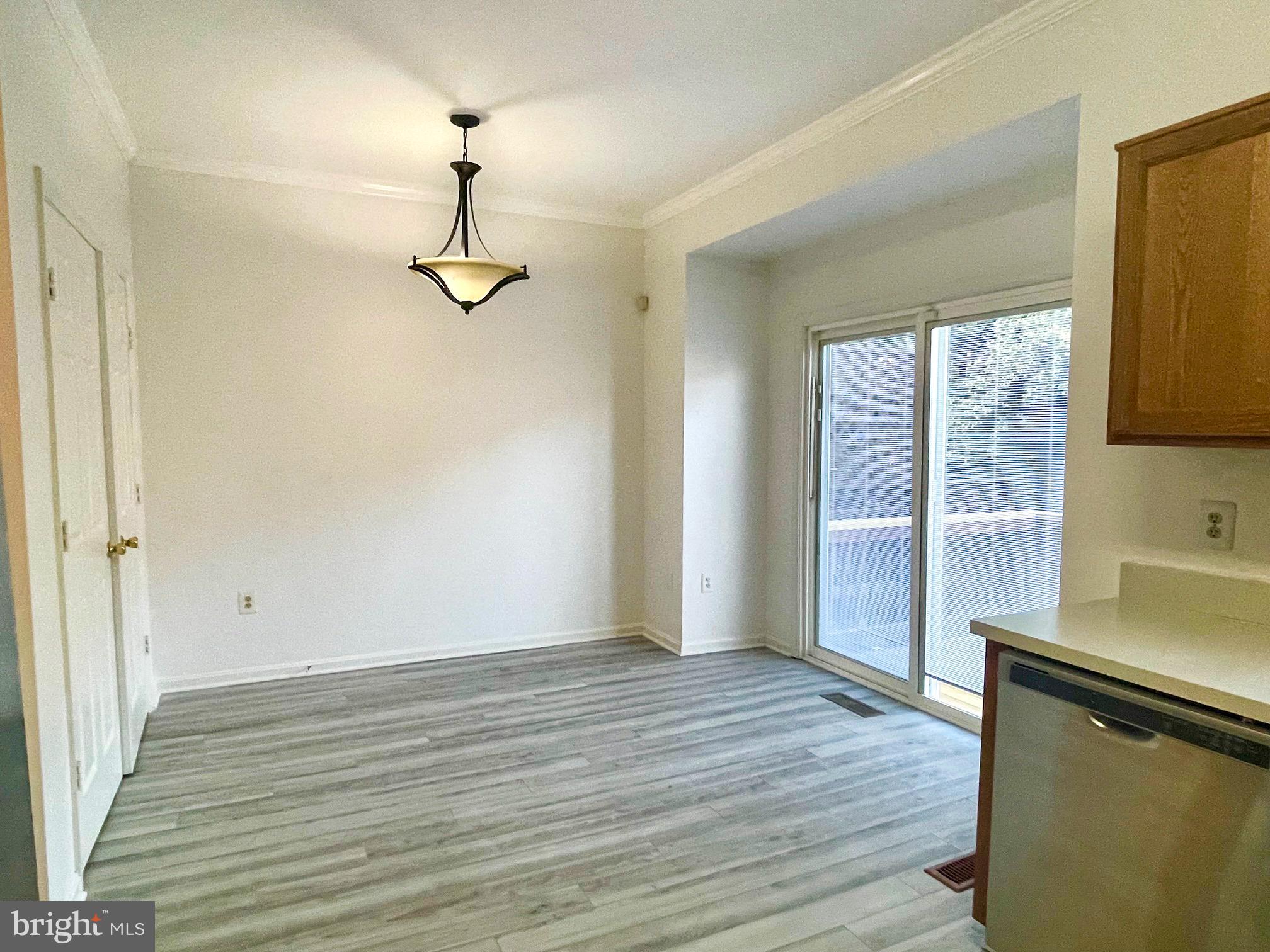 6360 Dakine Circle Springfield, VA 22150 - Photo 11 of 35 Eat-in Kitchen