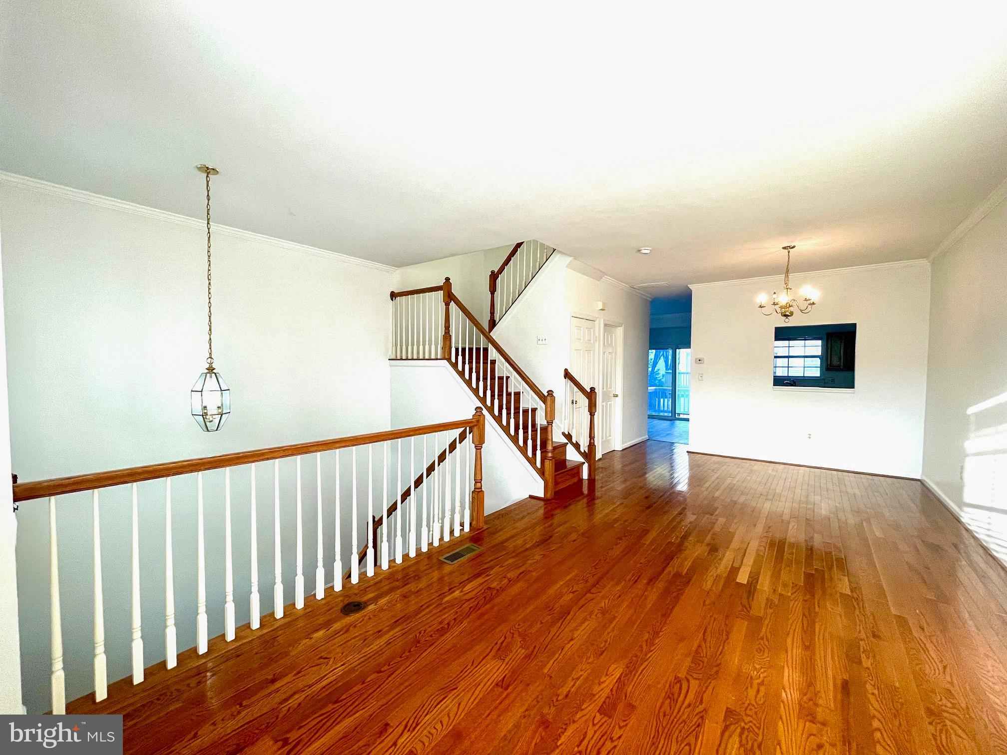 6360 Dakine Circle Springfield, VA 22150 - Photo 14 of 35 Dining/Living Area
