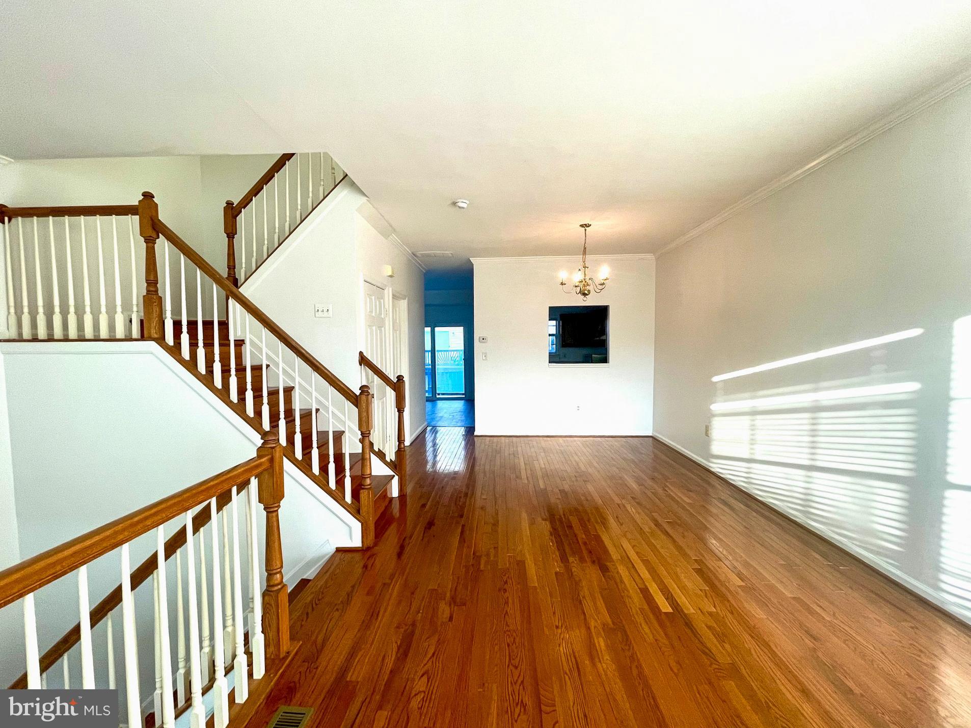 6360 Dakine Circle Springfield, VA 22150 - Photo 15 of 35 Dining/Living Area