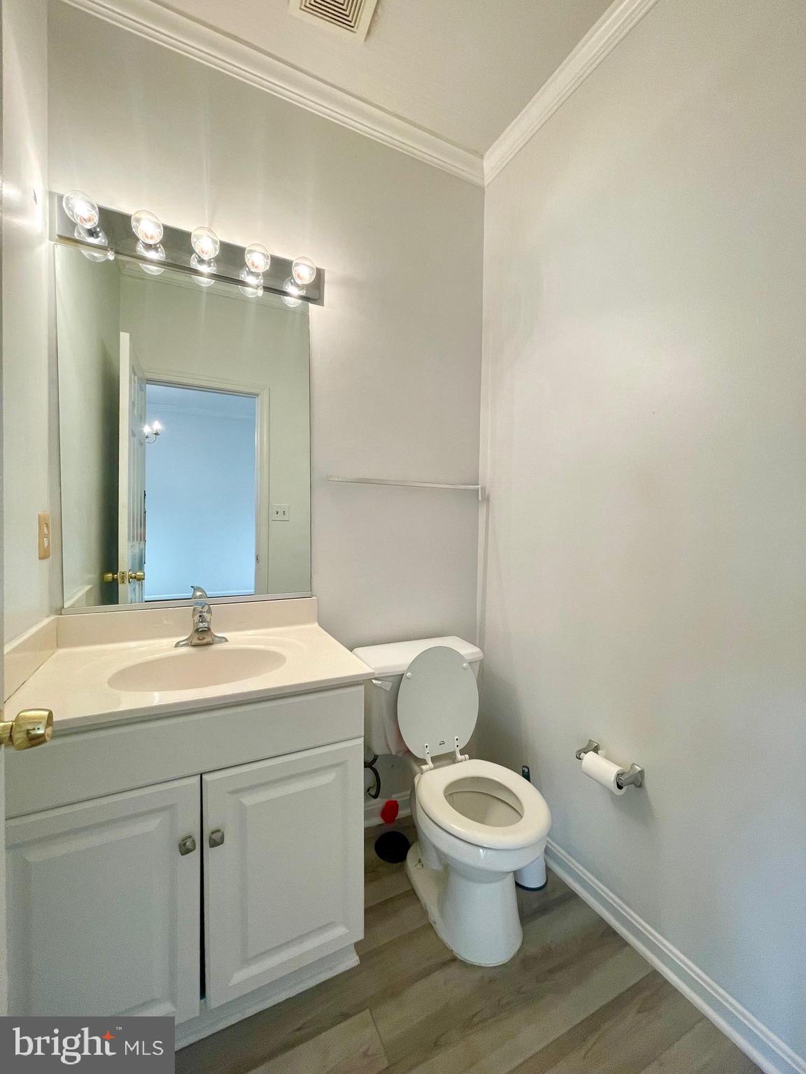 6360 Dakine Circle Springfield, VA 22150 - Photo 17 of 35 Half Bath Kitchen/Dining level