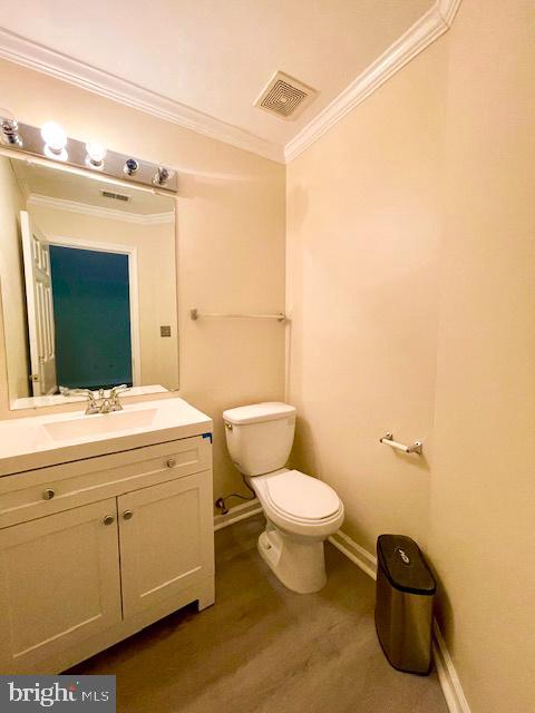 6360 Dakine Circle Springfield, VA 22150 - Photo 4 of 35 Ground Level Half Bath