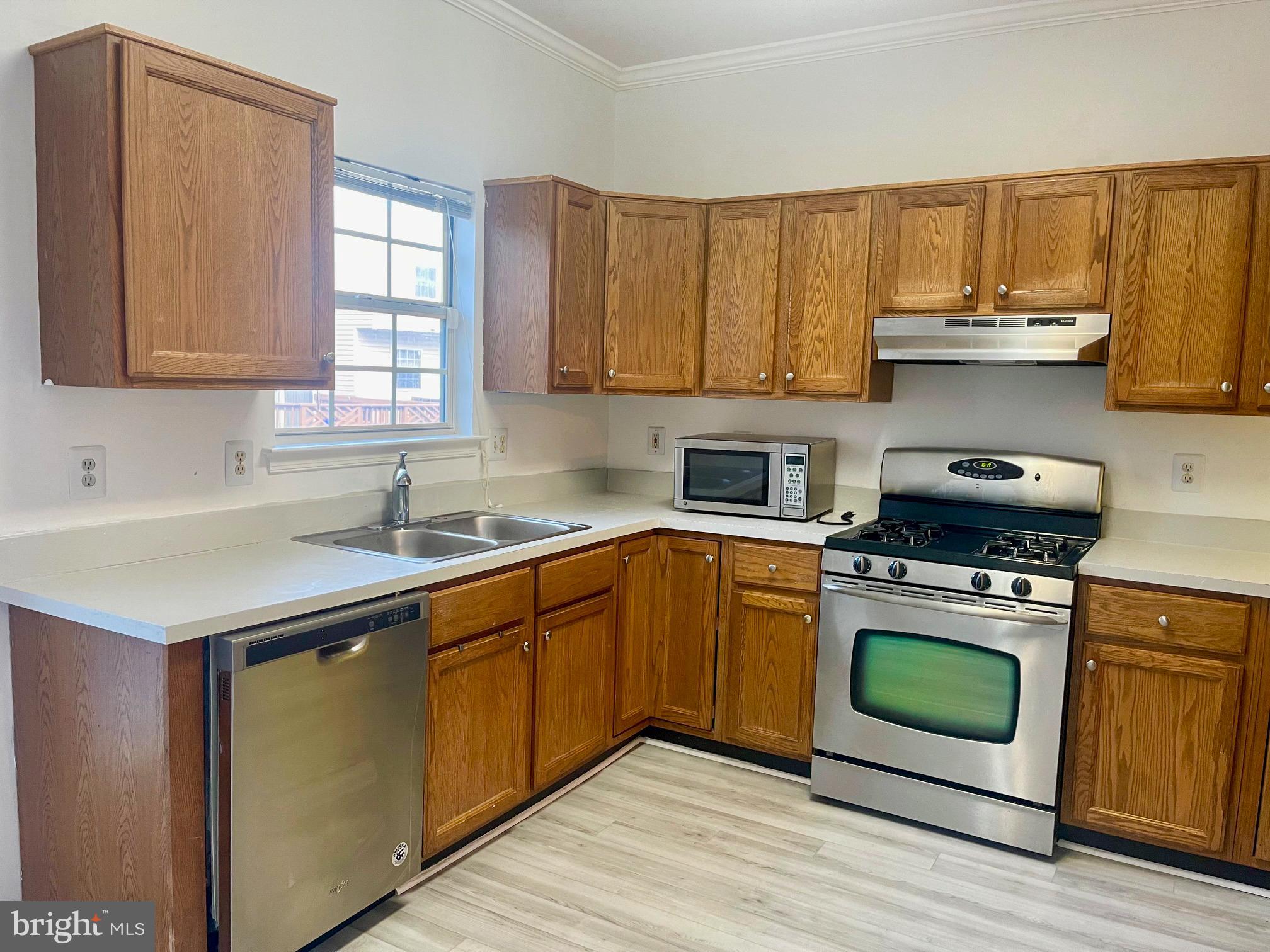 6360 Dakine Circle Springfield, VA 22150 - Photo 10 of 35 Kitchen