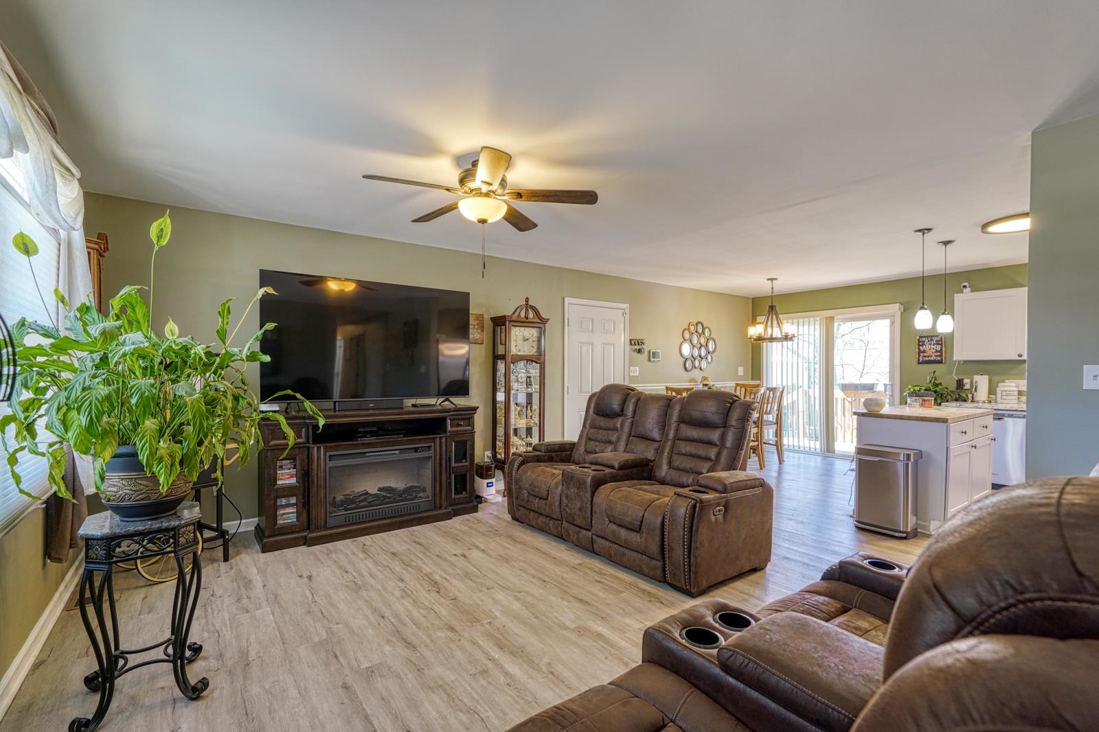 431 Gravley Road Greer, SC 29651 - Photo 4 of 23