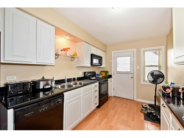 1437 Homestead Road, Unit 4 La Grange Park, IL 60526 - Photo 4 of 20