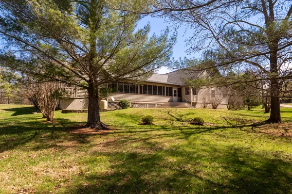 $399,000 | 15 Lake Indian Hills Circle, Carbondale, IL 62902