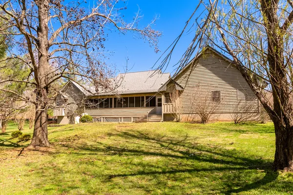 $399,000 | 15 Lake Indian Hills Circle, Carbondale, IL 62902
