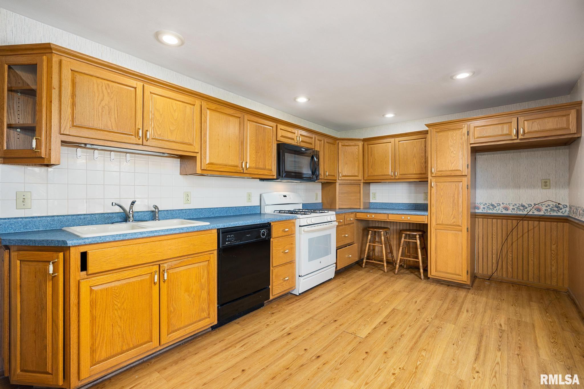 101 Avalon Court Washington, IL 61571 - Photo 8 of 36