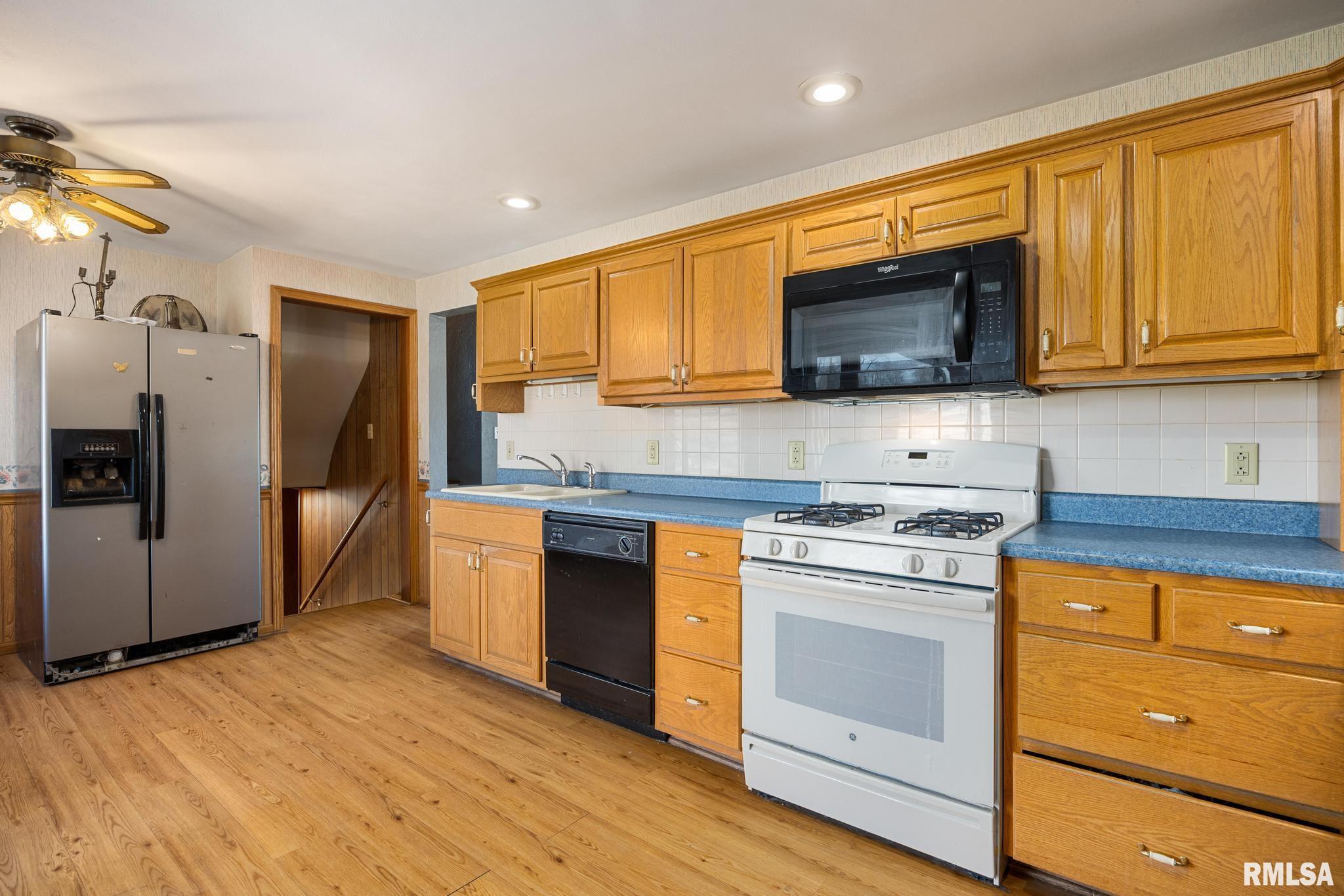 101 Avalon Court Washington, IL 61571 - Photo 10 of 36