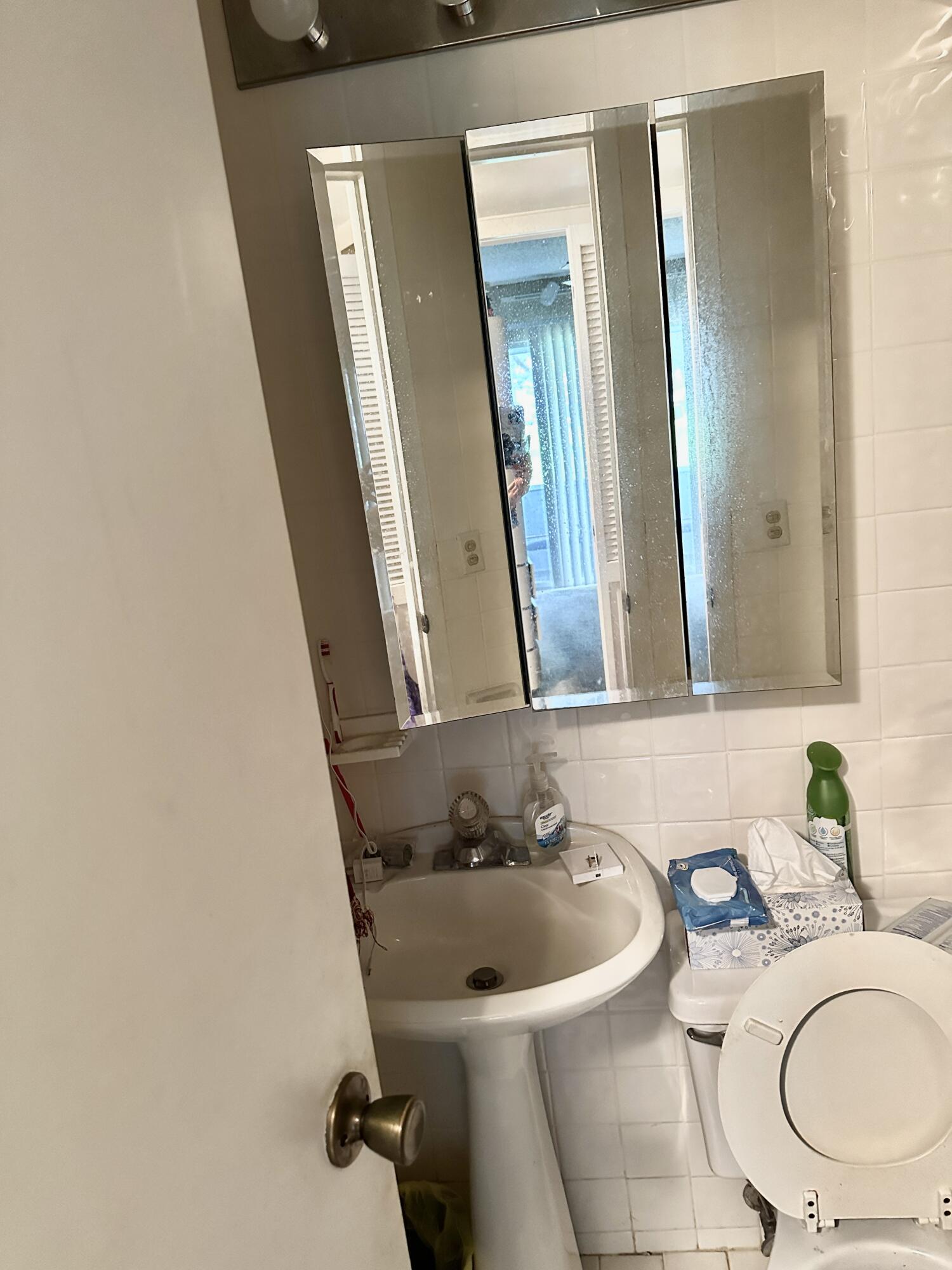 11 Preston A Boca Raton, FL 33434 - Photo 8 of 33 Second Bathroom