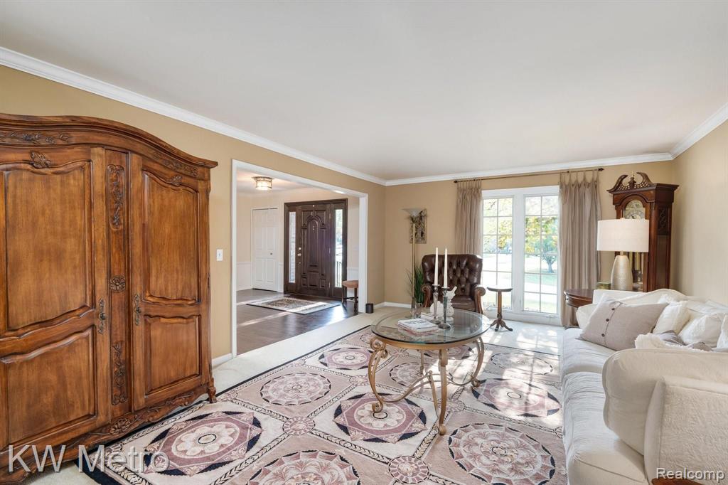 323 Shellbourne Drive Rochester, MI 48309 - Photo 9 of 62