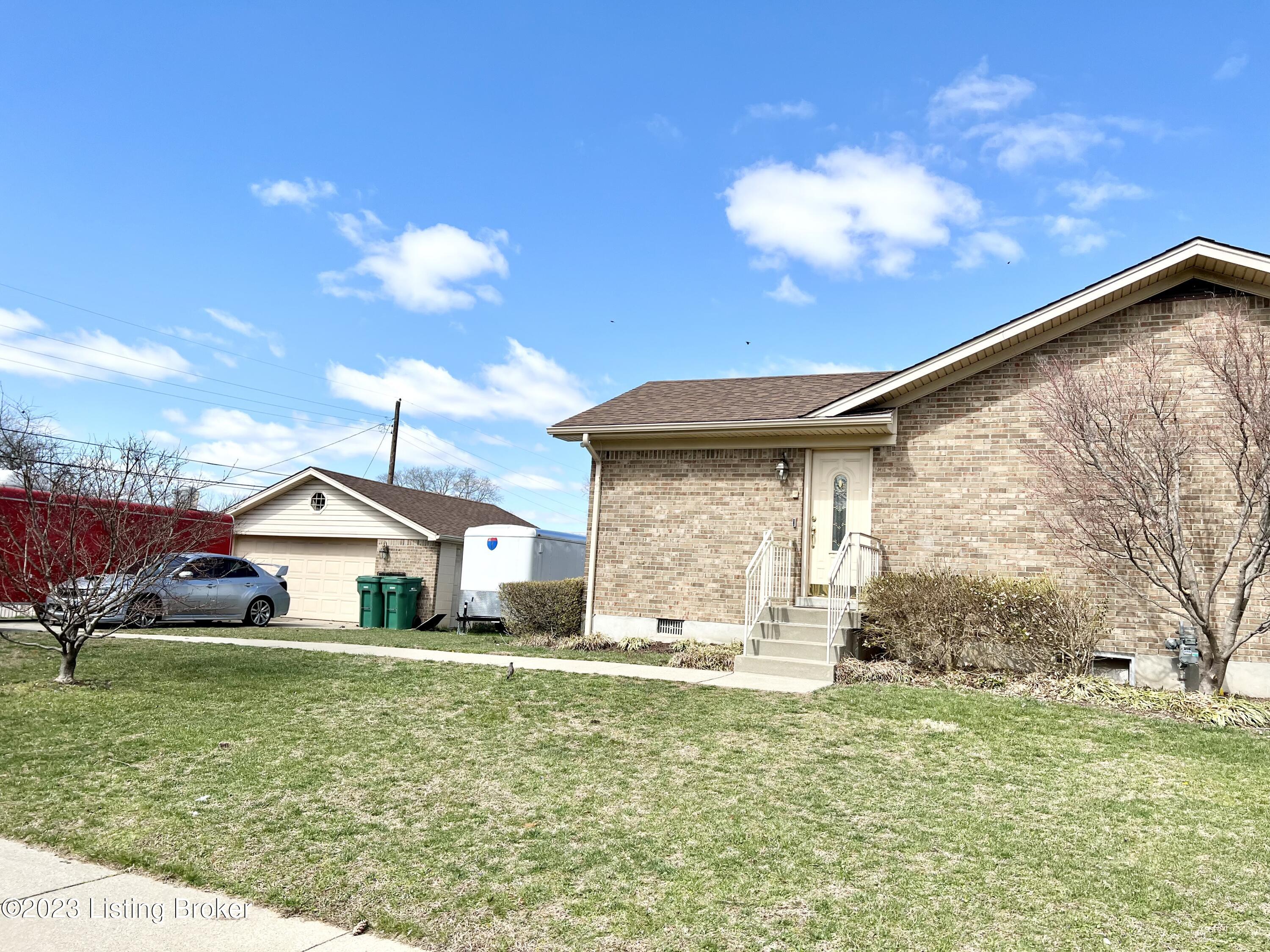 4604 Sandhill Road Louisville, KY 40219 - Photo 3 of 35 EA73A6C5-94AB-4358-8A72-933E93DACD11