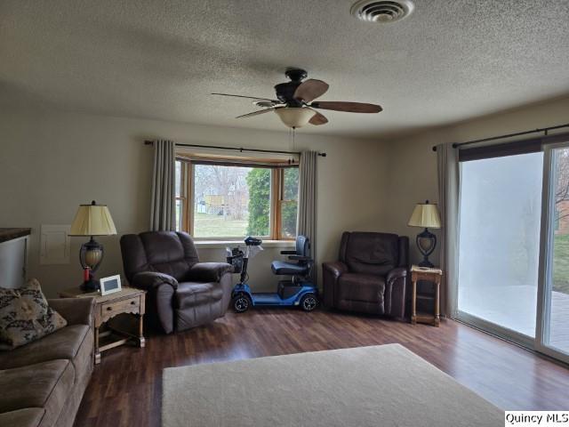 35 2nd Street Carthage, IL 62321 - Photo 9 of 27