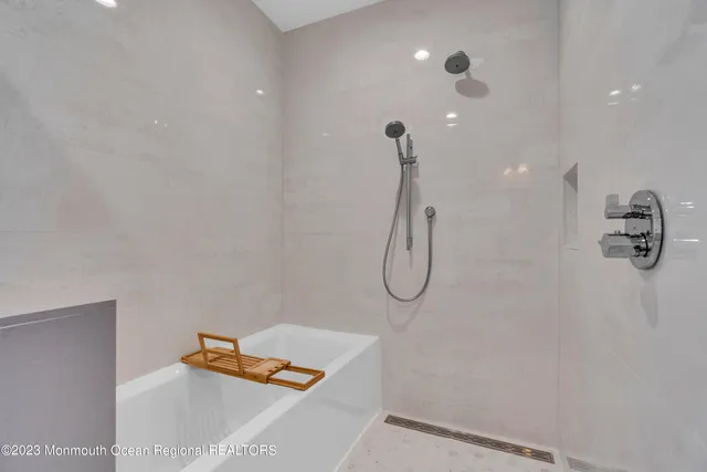 a view of entryway with a window