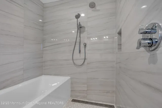 a view of a livingroom with furniture and an entryway