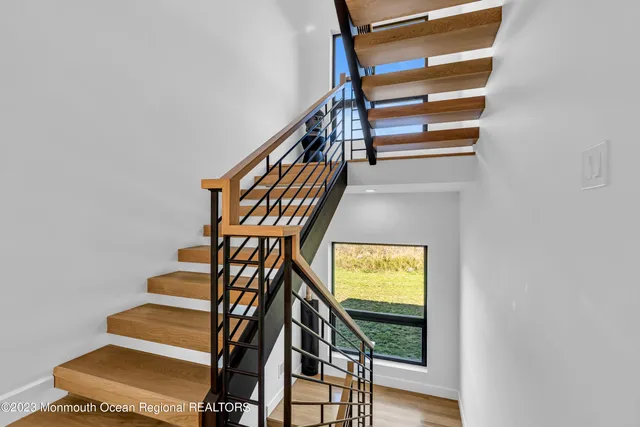 a view of livingroom with furniture