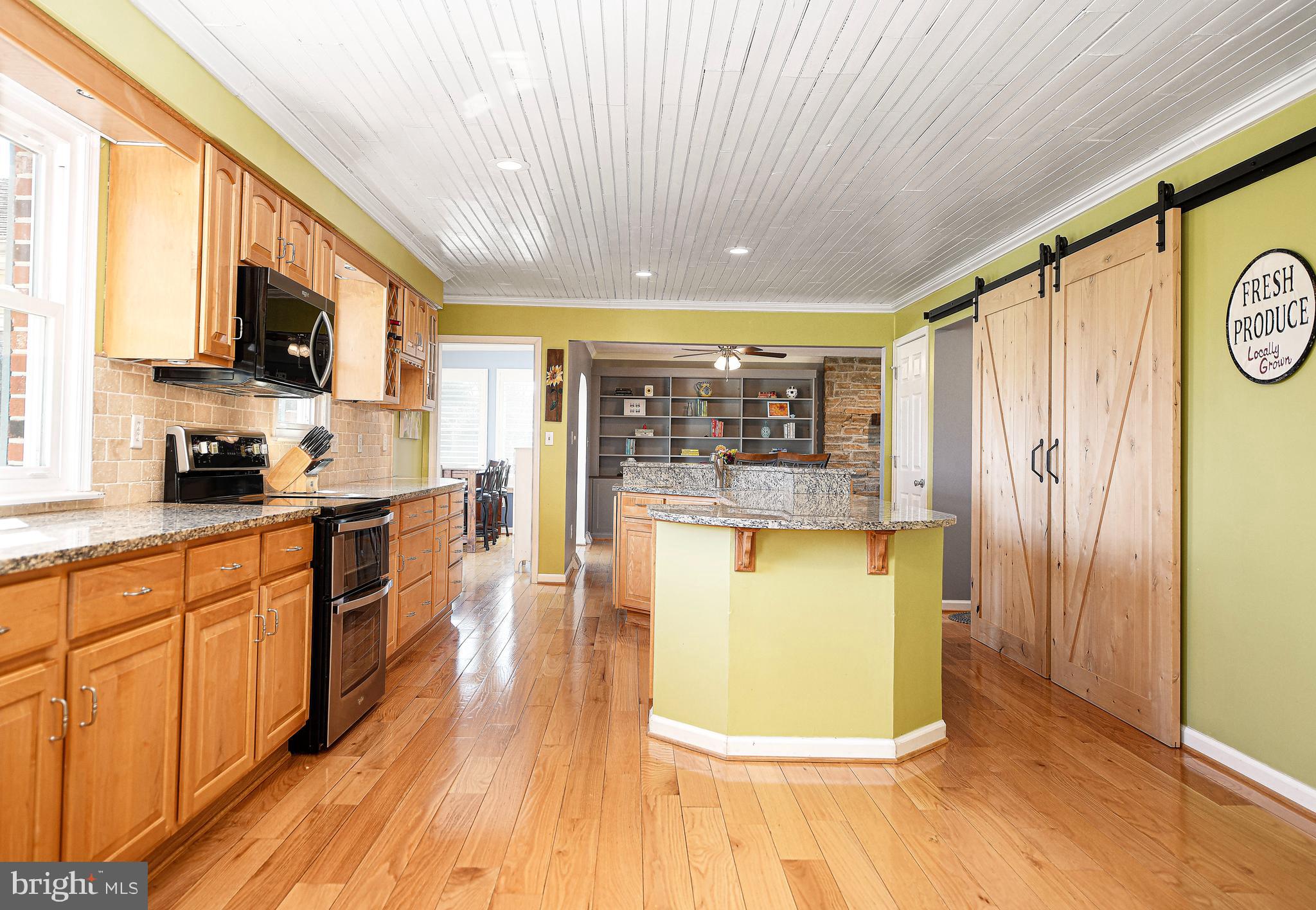 3607 Lord Baltimore Way Monkton, MD 21111 - Photo 14 of 60 Stainless steel appliances & bard doors to pantry