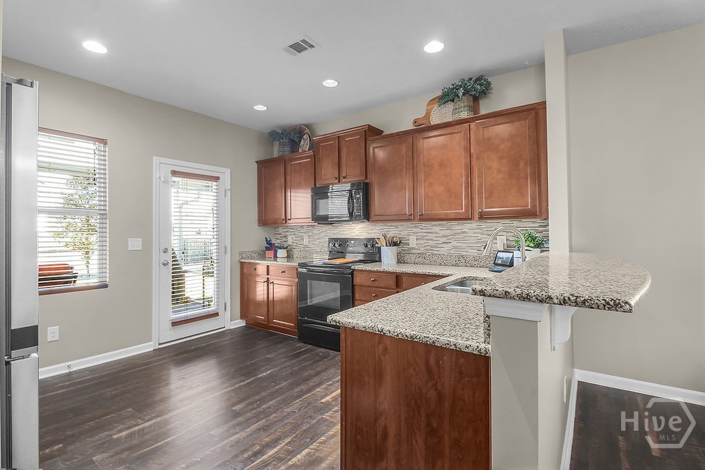 153 Hamilton Grove Drive Pooler, GA 31322 - Photo 13 of 38 Kitchen