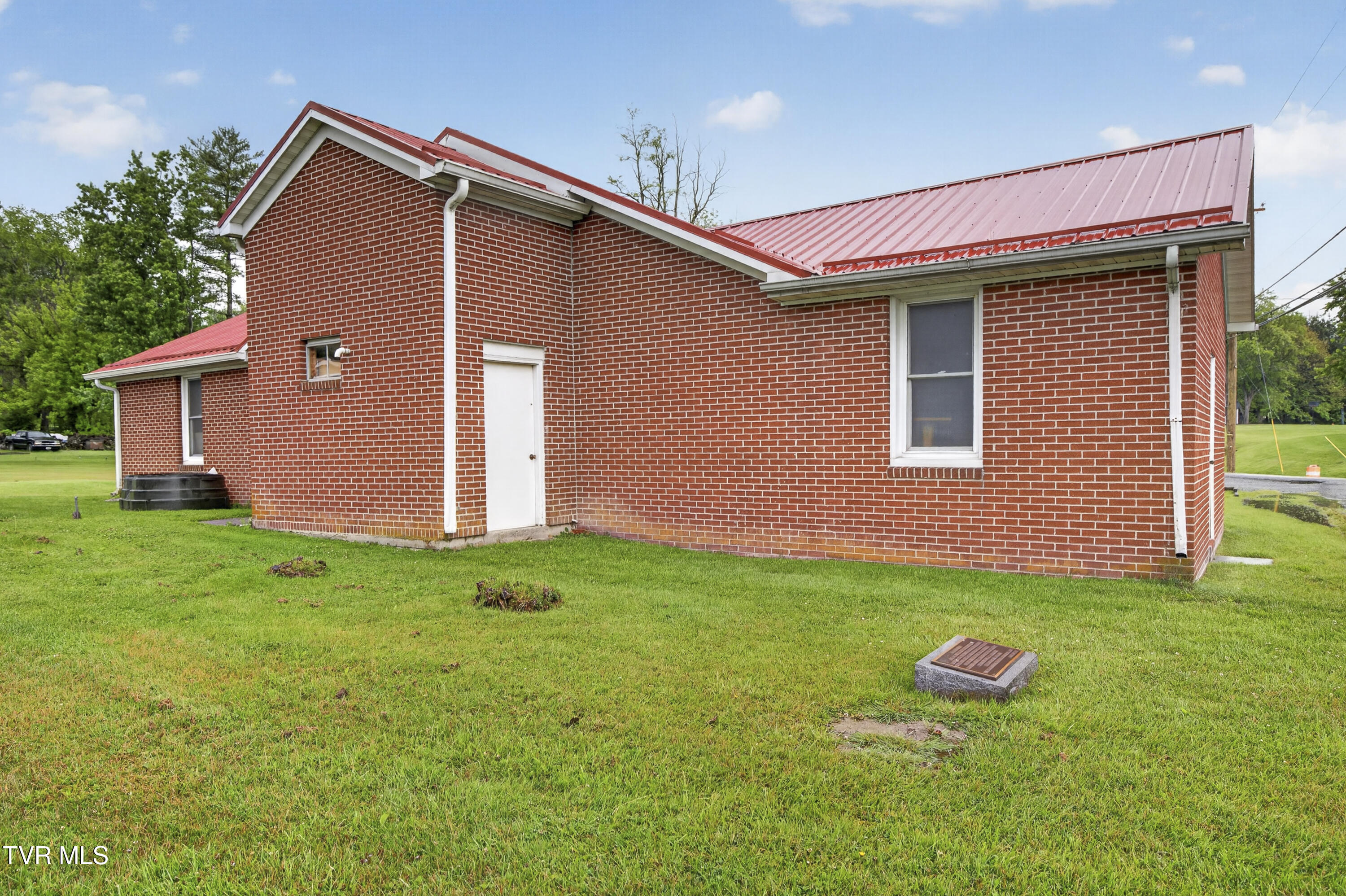 302 Crescent Drive Glade Spring, VA 24340 - Photo 11 of 24 302-Crescent-Dr-Glade-Spring-VA Matt-Smi