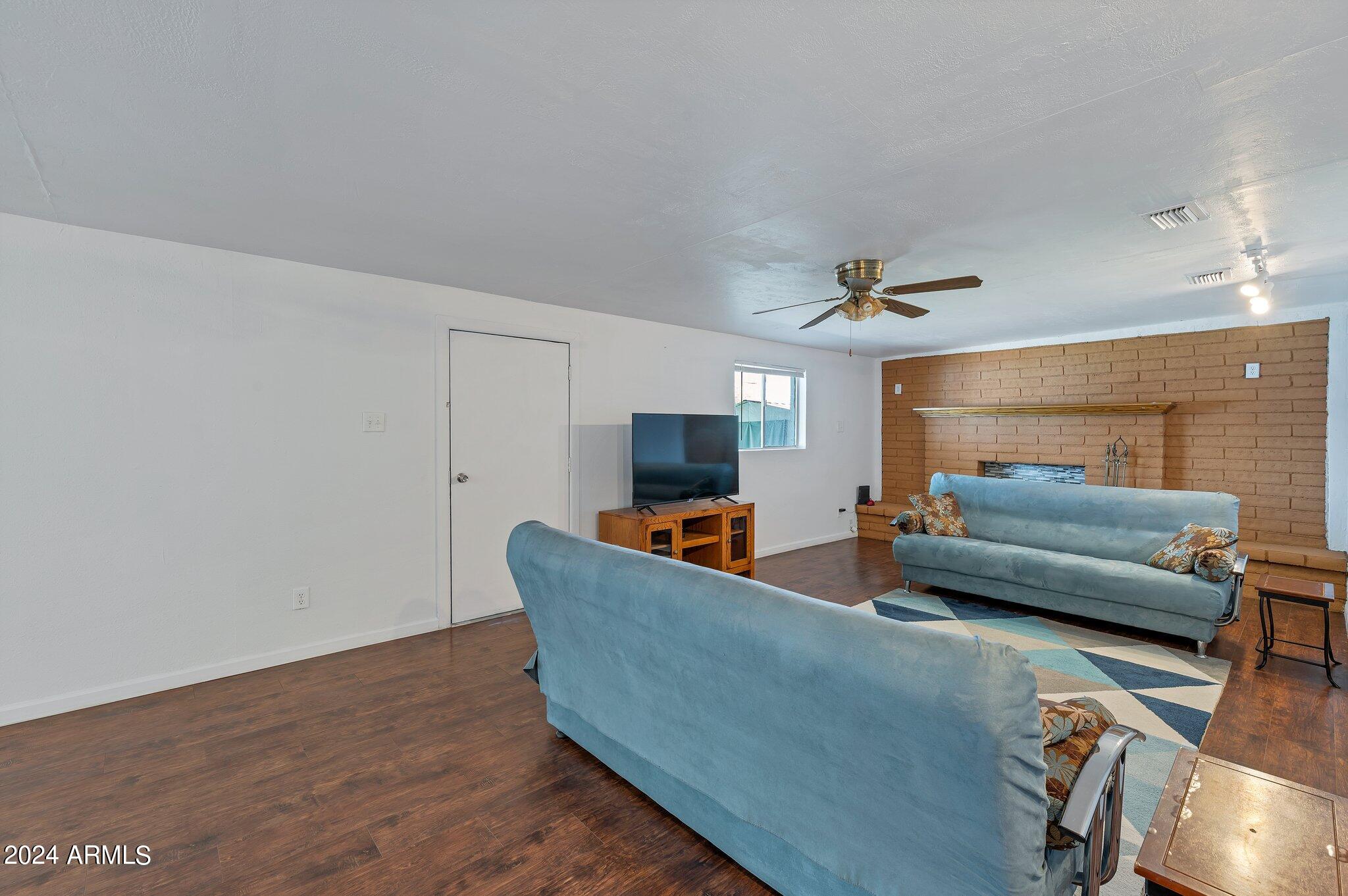 2829 West Granada Road Phoenix, AZ 85009 - Photo 31 of 36 Family Room2