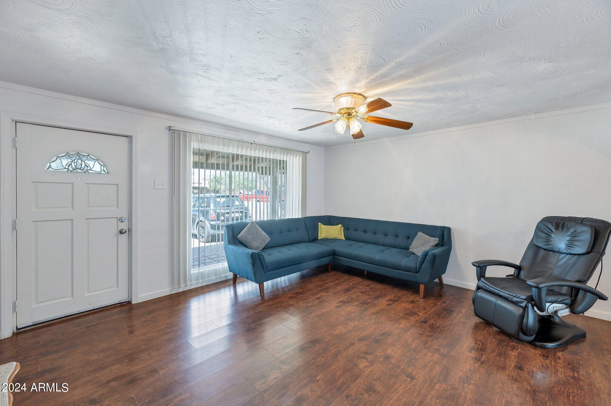 2829 West Granada Road Phoenix, AZ 85009 - Photo 5 of 36 Living Room2