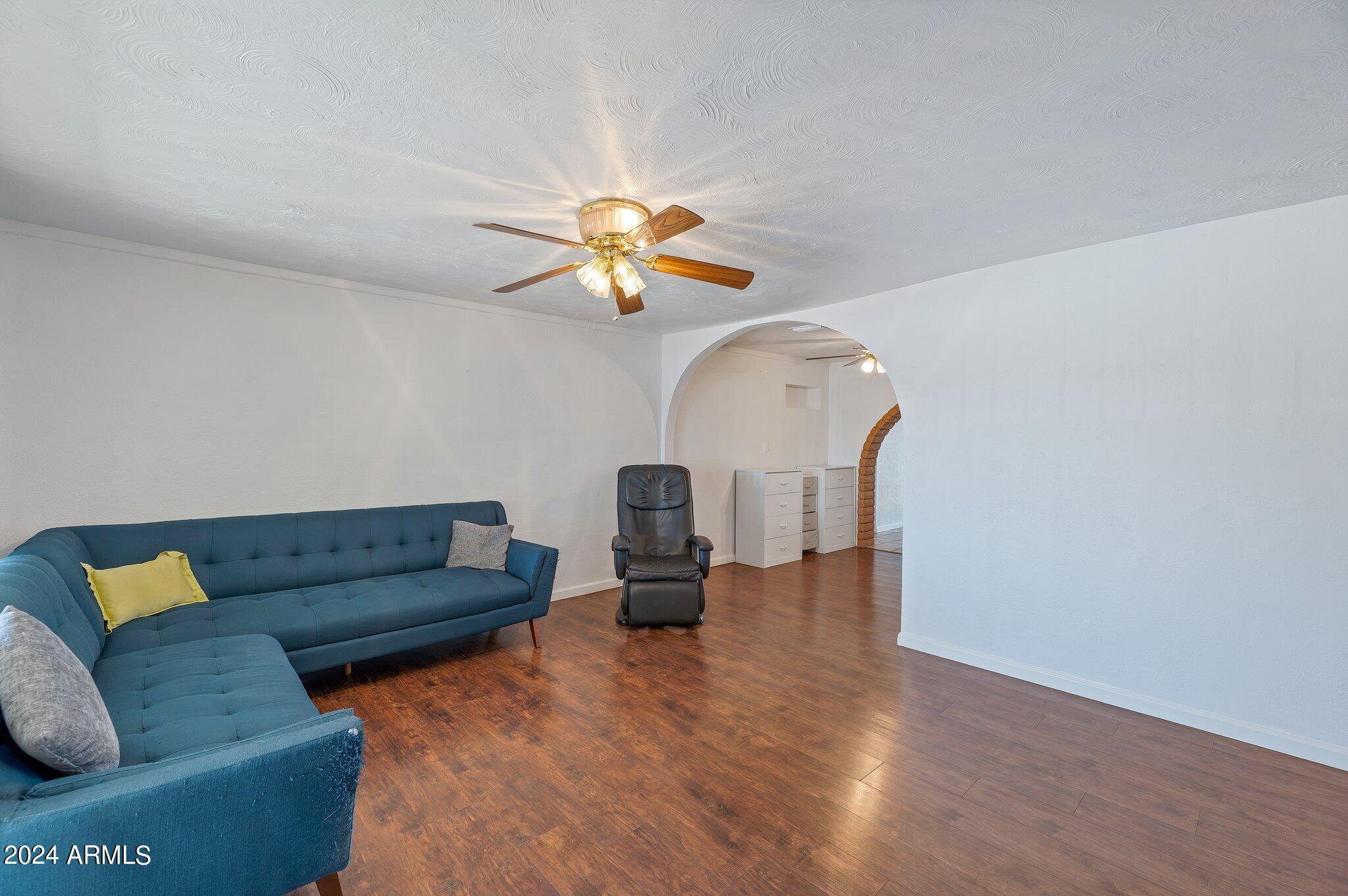 2829 West Granada Road Phoenix, AZ 85009 - Photo 7 of 36 Living Room3