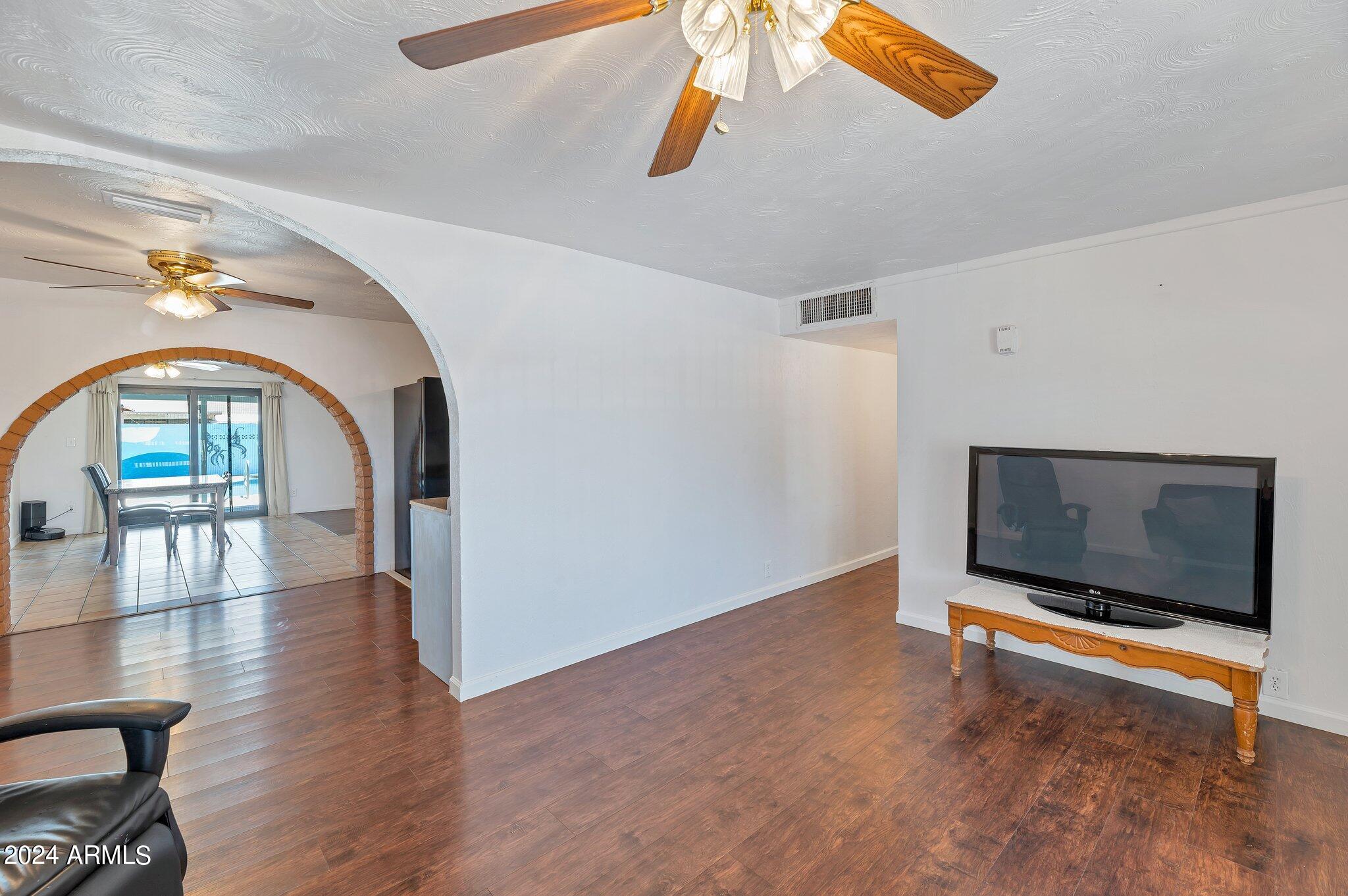2829 West Granada Road Phoenix, AZ 85009 - Photo 8 of 36 Living Room4