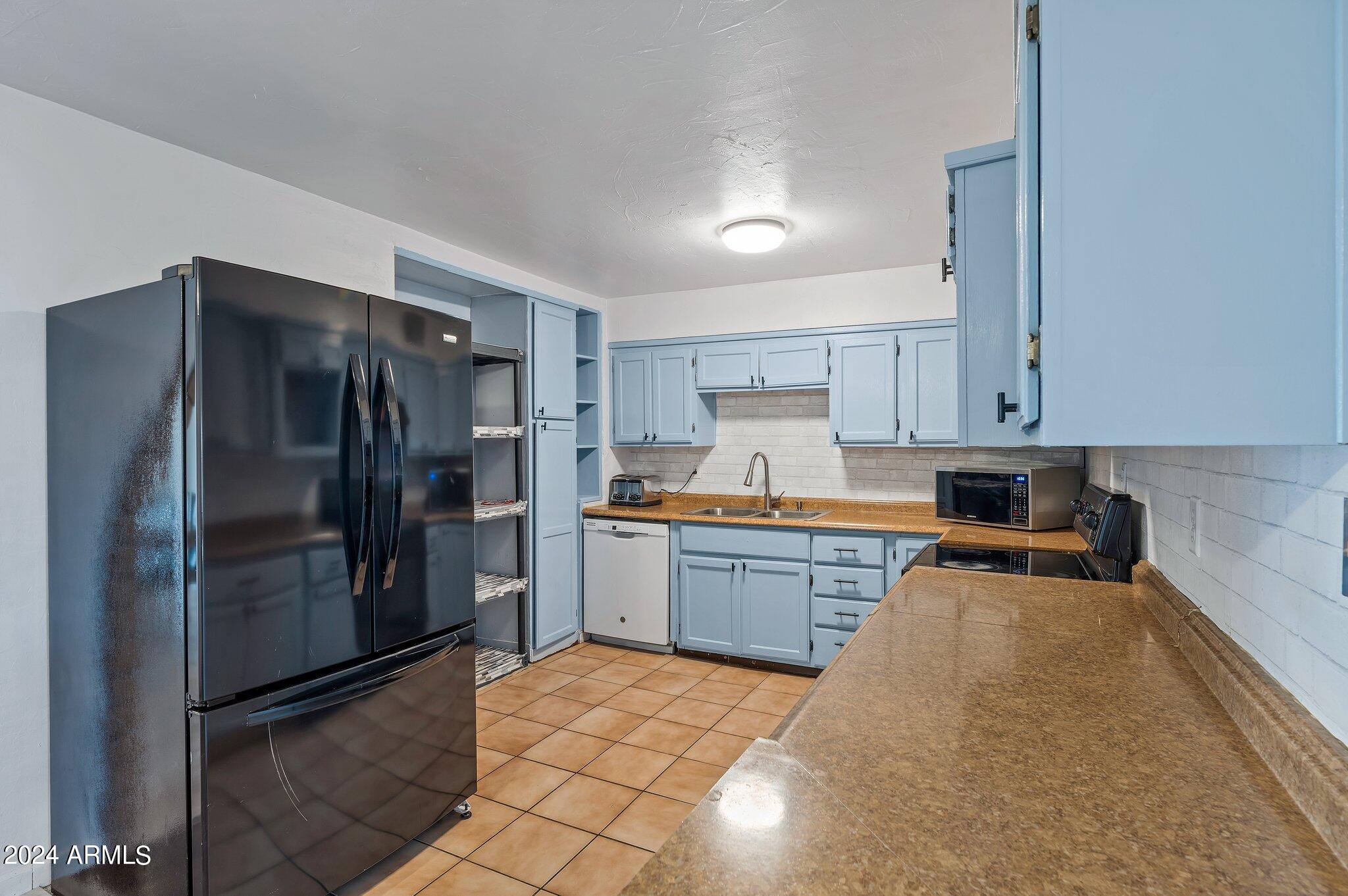 2829 West Granada Road Phoenix, AZ 85009 - Photo 9 of 36 KITCHEN
