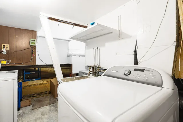 $395,000 | 6742 North Monticello Avenue, Lincolnwood, IL 60712