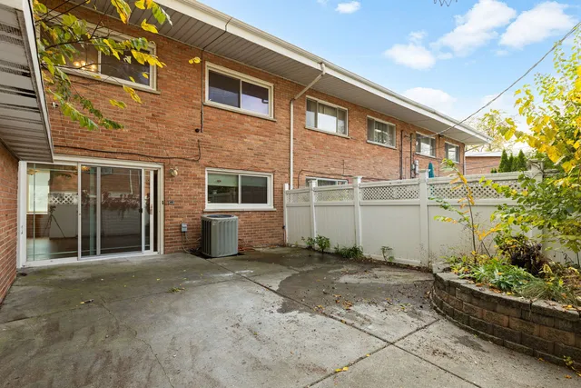 $395,000 | 6742 North Monticello Avenue, Lincolnwood, IL 60712