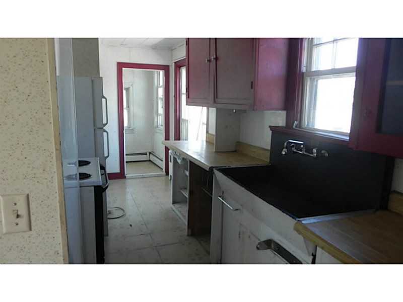 12 Riverside Street Portsmouth, RI 02871 - Photo 13 of 17 Kitchen.
