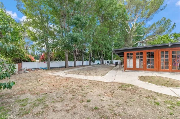 a view of a house with a backyard