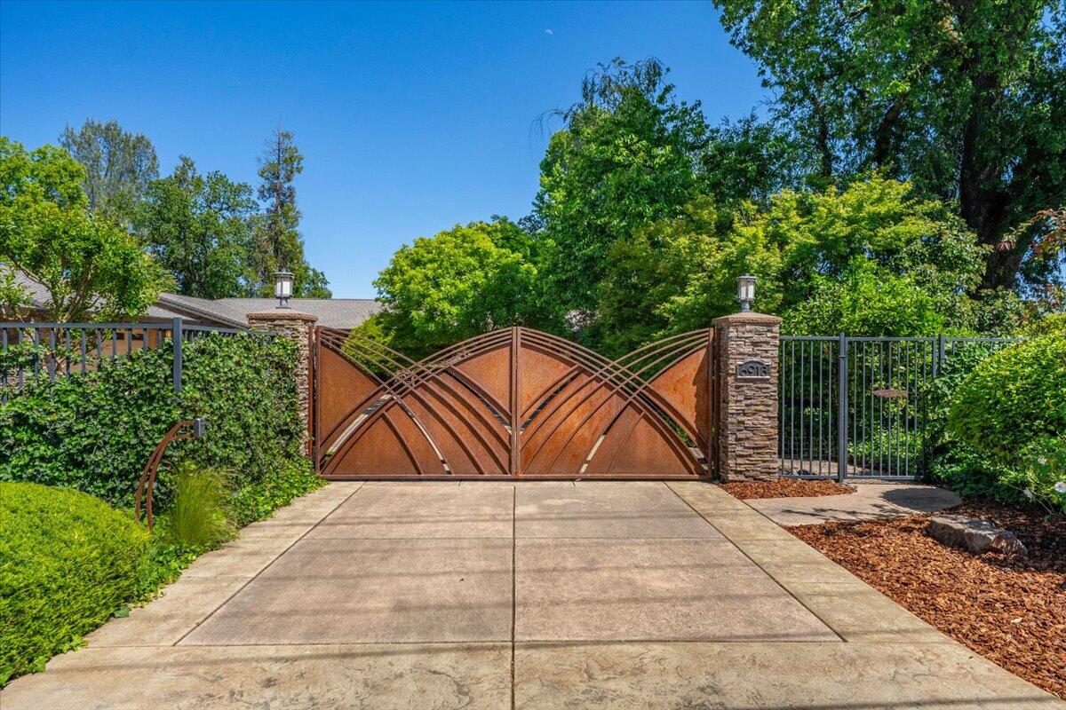 6913 Riverside Drive Redding, CA 96001 - Photo 2 of 88 107-6913 Riverside Dr - E-55