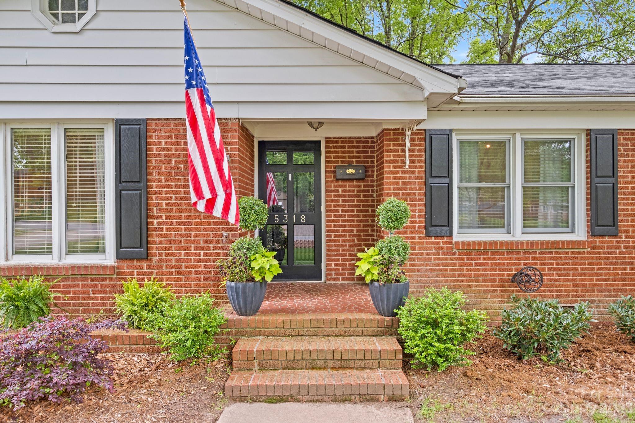5318 Robinhood Road Charlotte, NC 28211 - Photo 2 of 41 Gallery Image 2