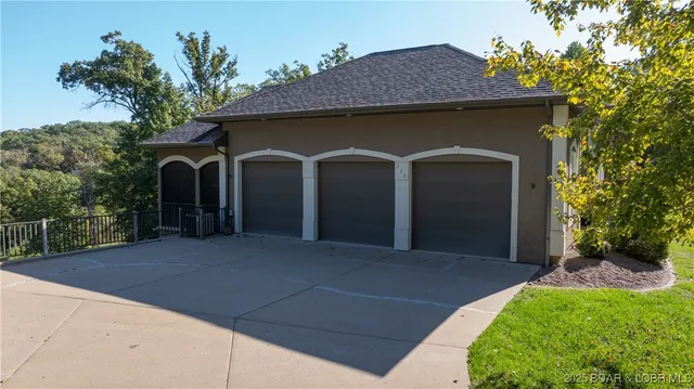 $999,000 | 120 West Cross Fox Trail, Camdenton, MO 65020