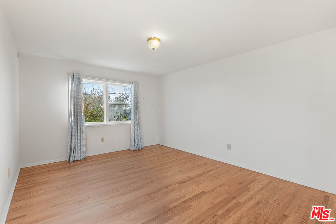 7203 Rindge Avenue Los Angeles, CA 90293 - Photo 19 of 24